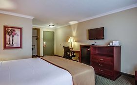 Howard Johnson Inn And Suites Reseda